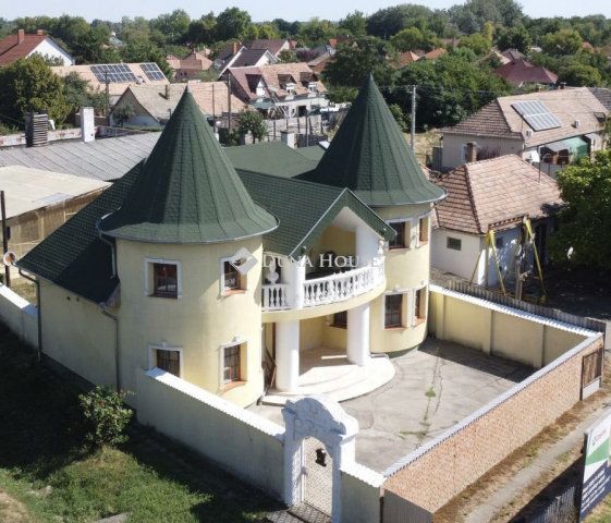 Eladó családi ház, Szekszárdon, Árpád utcában 150 M Ft