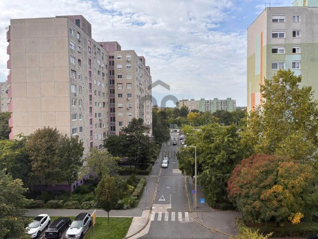 Eladó panellakás, Győrött 53.9 M Ft, 2 szobás