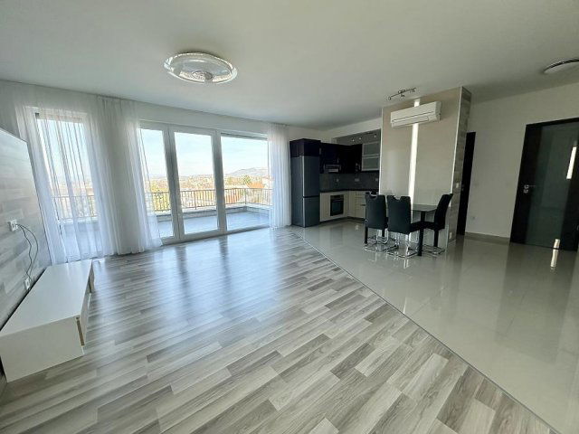 Eladó téglalakás, Vácon 79 M Ft, 2 szobás