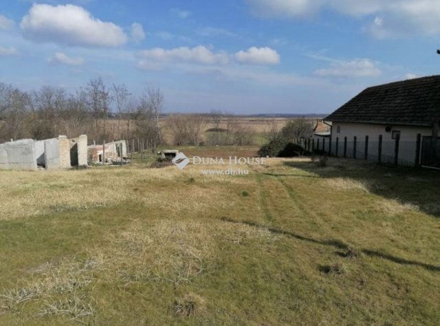 Eladó telek, Tóalmáson 9.8 M Ft / költözzbe.hu