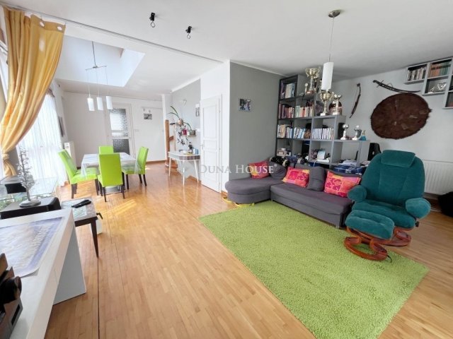 Eladó téglalakás, Kőszegen 75 M Ft, 7 szobás