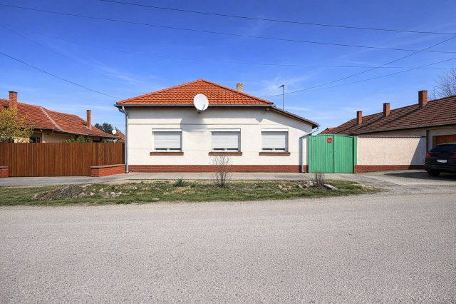Eladó családi ház, Tiszakécskén 45 M Ft, 3 szobás