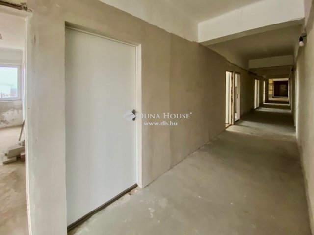 Eladó hotel, Tatabányán 425 M Ft, 1 szobás