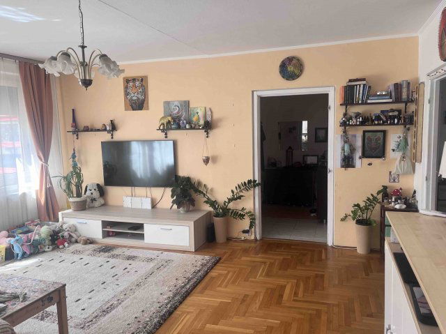 Eladó panellakás, Budapesten, III. kerületben 105 M Ft