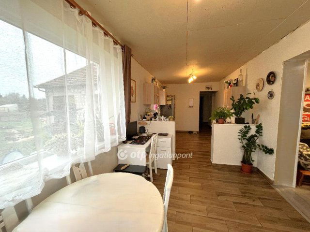 Eladó családi ház, Őrhalmon 33 M Ft, 3 szobás