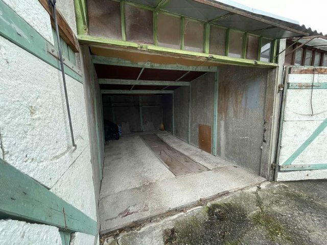 Eladó garázs, Vácon 9 M Ft / költözzbe.hu