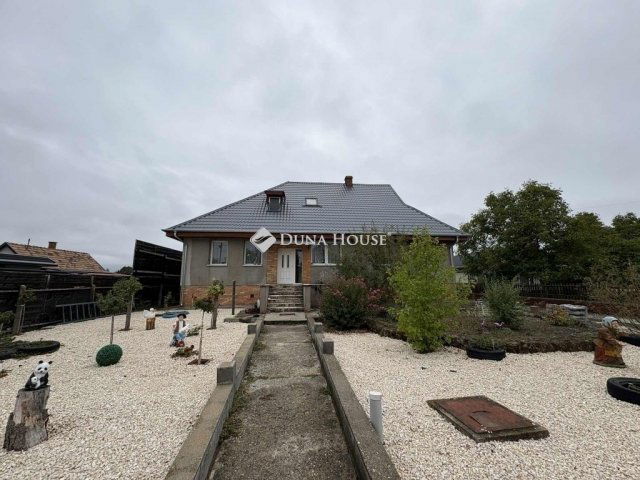 Eladó családi ház, Dabason 160 M Ft, 6 szobás