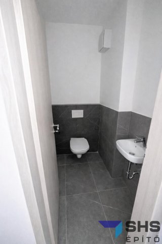 Eladó üzlethelyiség, Székesfehérvárott 0.35 M Ft