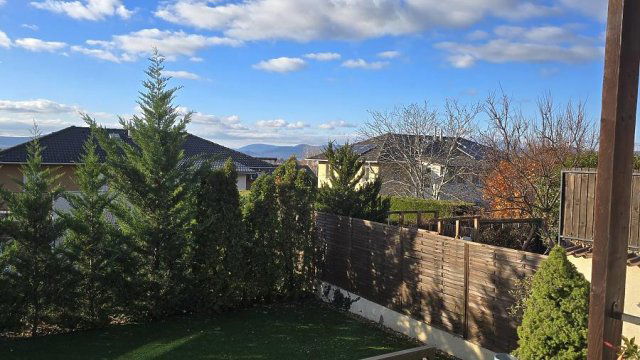 Eladó ikerház, Dunakeszin 189 M Ft, 6 szobás