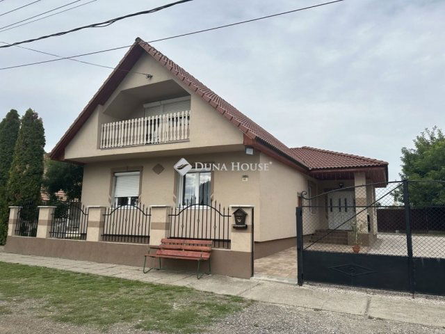 Eladó családi ház, Mezőfalván 43 M Ft, 3 szobás