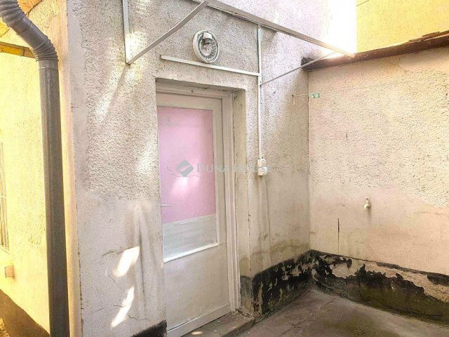 Eladó családi ház, Szegeden, Árvíz utcában 34.9 M Ft, 1 szobás