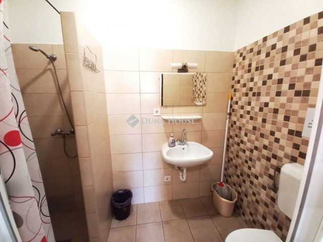 Eladó üzlethelyiség, Debrecenben 75 M Ft, 2 szobás