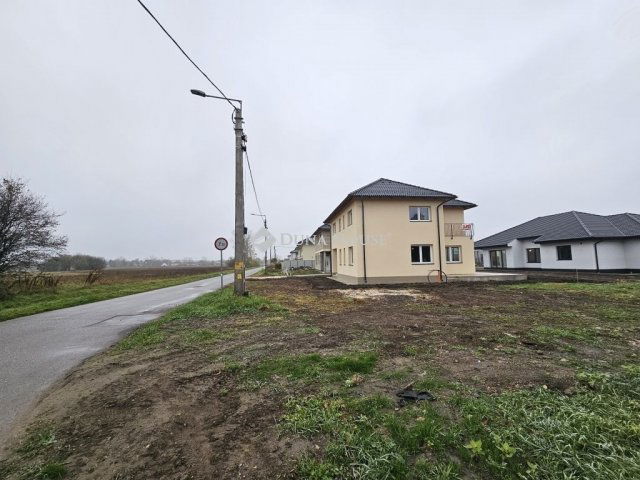 Eladó ikerház, Debrecenben 155 M Ft, 7 szobás