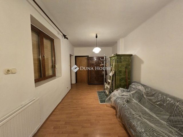 Eladó családi ház, Pécsett 76.9 M Ft, 4 szobás