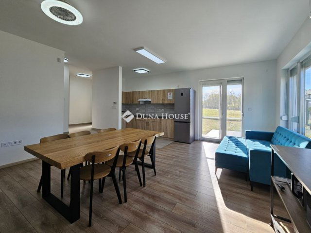 Eladó ikerház, Gödön 119.9 M Ft, 6 szobás