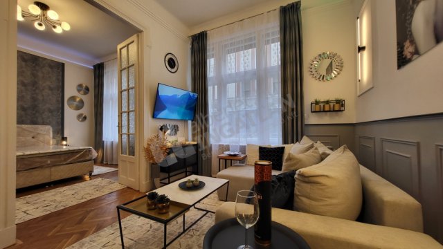 Kiadó téglalakás, albérlet, V. kerületben, Váci utcában