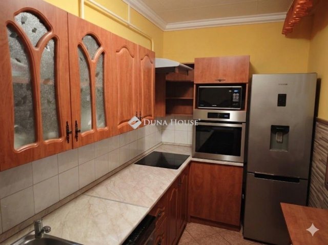 Eladó panellakás, Kiskunfélegyházán 41 M Ft, 3 szobás