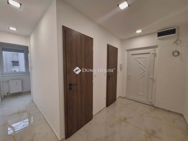 Eladó téglalakás, Pécsett 59.9 M Ft, 3 szobás