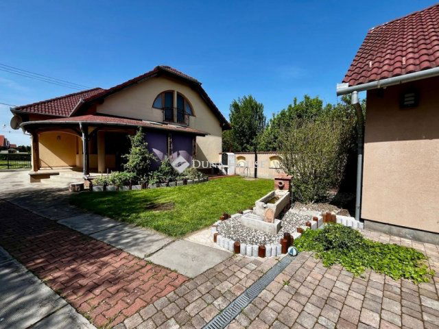 Eladó családi ház, Bólyban 109.5 M Ft, 5 szobás