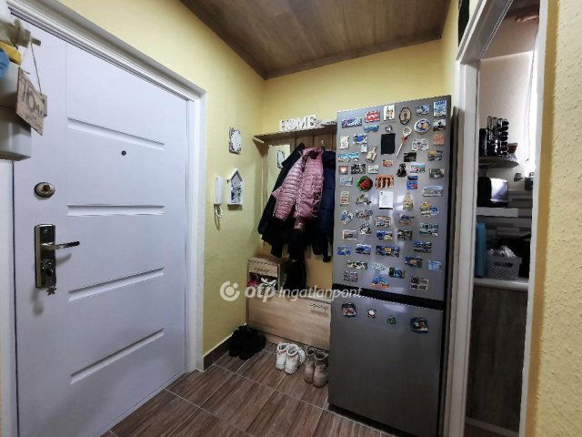 Eladó téglalakás, Siófokon 55.5 M Ft, 2 szobás