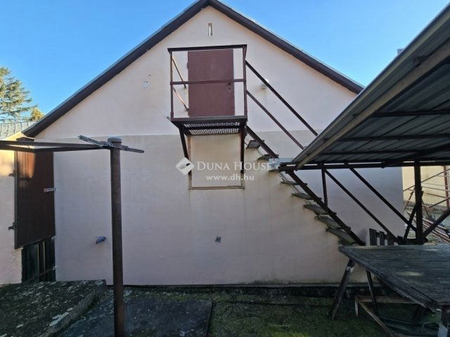 Eladó családi ház, Pécsett 29.9 M Ft, 3 szobás