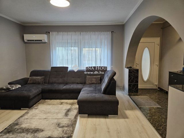 Eladó téglalakás, Mohácson 52.9 M Ft, 4 szobás