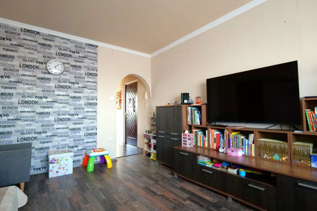 Eladó panellakás, Szegeden 69.986 M Ft, 4+2 szobás