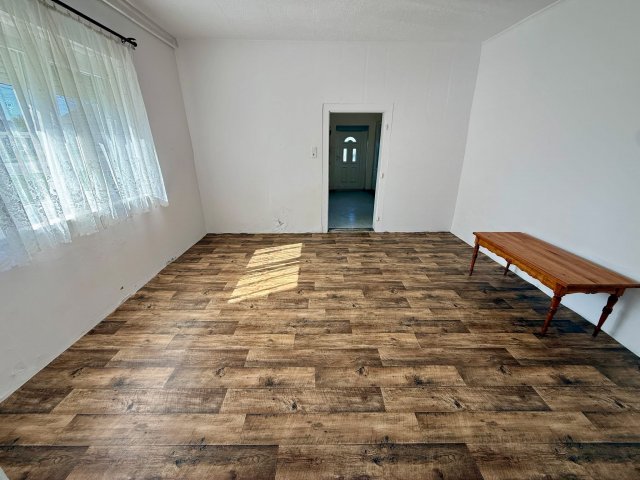 Kiadó családi ház, albérlet, Móron 180 E Ft / hó, 2 szobás