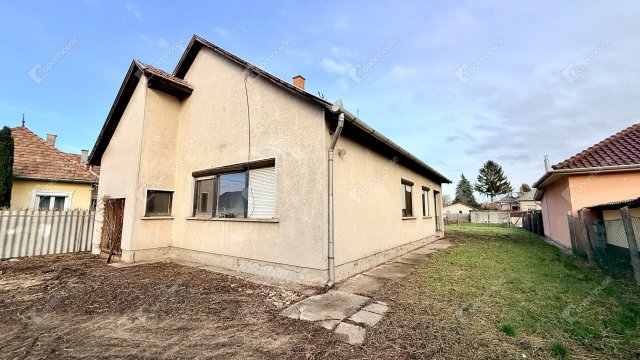 Eladó családi ház, Monoron 69.5 M Ft, 3 szobás