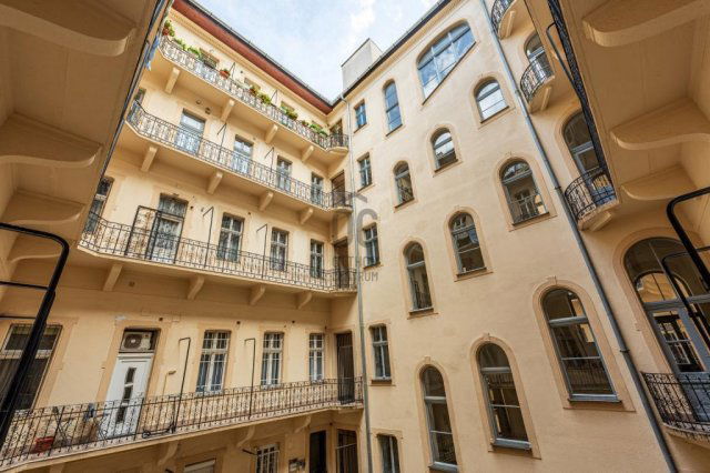 Eladó téglalakás, Budapesten, VI. kerületben 99.9 M Ft, 2 szobás