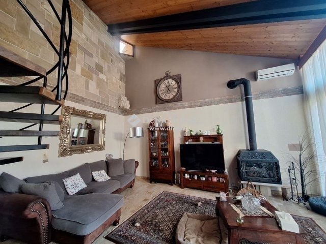 Eladó családi ház, Pécsett 129.9 M Ft, 4 szobás