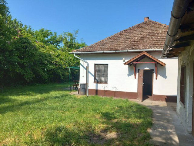 Eladó üzlethelyiség, Csanádapácán 16.5 M Ft