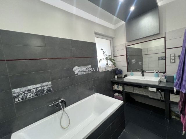 Eladó családi ház, Szegeden 280 M Ft, 4+1 szobás