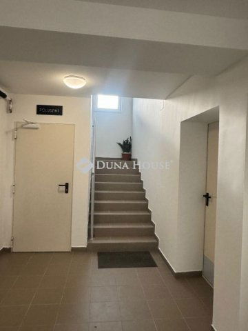 Eladó téglalakás, Debrecenben 15 M Ft, 1 szobás