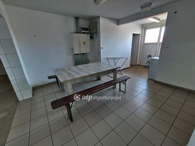 Eladó családi ház, Pápán 249 M Ft, 9+11 szobás