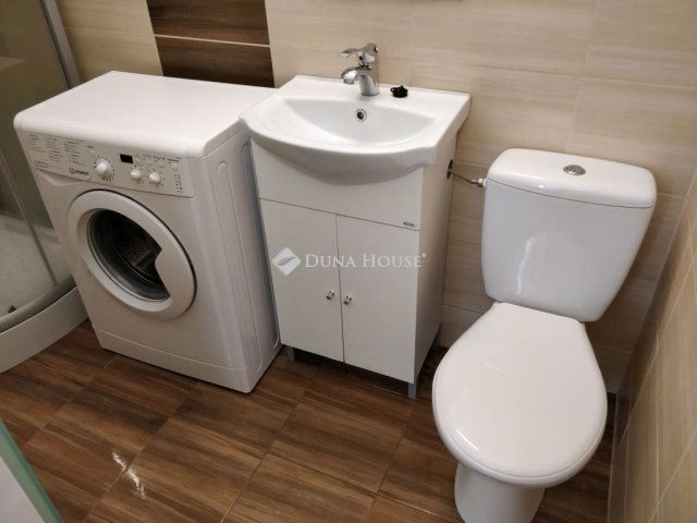 Kiadó téglalakás, albérlet, Pécsett 130 E Ft / hó, 2 szobás