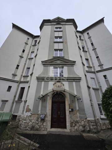 Eladó téglalakás, Pécsett 62 M Ft, 2+1 szobás