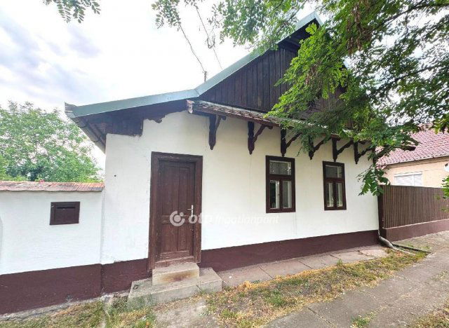 Eladó családi ház, Tiszanánán 32 M Ft, 4 szobás