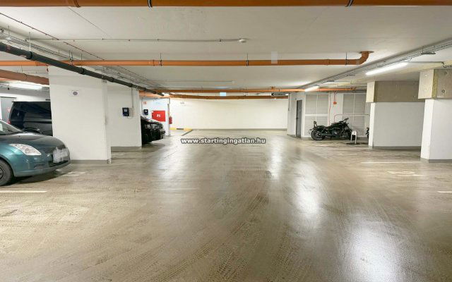 Eladó garázs, Budapesten, VII. kerületben, Nagy Diófa utcában