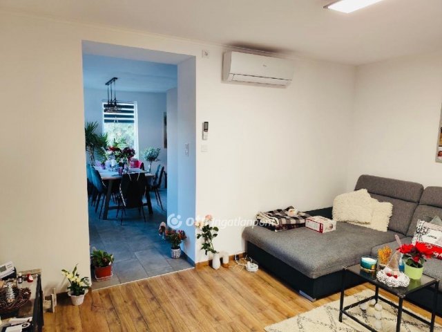 Eladó ikerház, Ajkán 65 M Ft, 2 szobás / költözzbe.hu