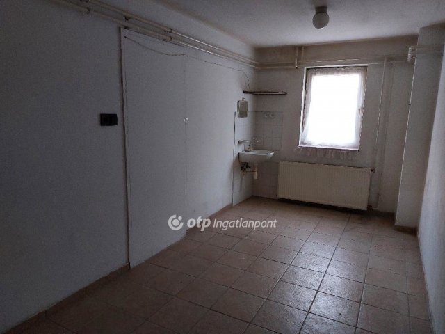Eladó ipari ingatlan, Mohácson 99 M Ft / költözzbe.hu