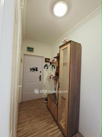 Eladó panellakás, Miskolcon 42 M Ft, 3 szobás