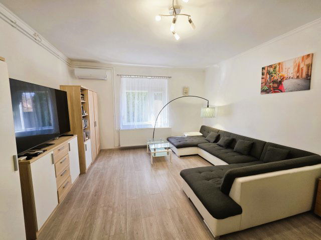 Eladó ikerház, Kiskunhalason 48.5 M Ft, 4+1 szobás