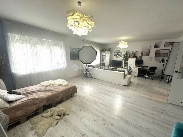 Eladó téglalakás, Kecskeméten 59.9 M Ft, 2 szobás