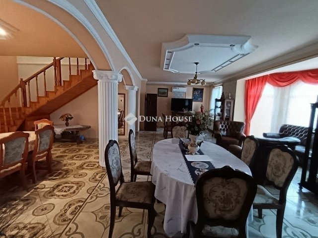 Eladó családi ház, Szegeden 92 M Ft, 5 szobás
