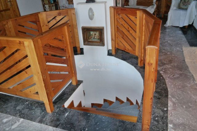 Eladó családi ház, Csömörön 185 M Ft, 2+3 szobás