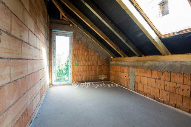 Eladó ikerház, Kápolnásnyéken 118.6 M Ft, 5 szobás