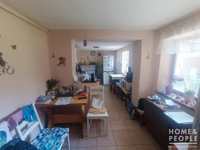 Eladó családi ház, Kisteleken 25.5 M Ft, 2 szobás