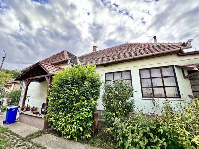 Eladó családi ház, Mendén 52 M Ft, 4 szobás