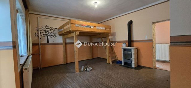 Eladó ikerház, Előszálláson 36 M Ft, 6 szobás
